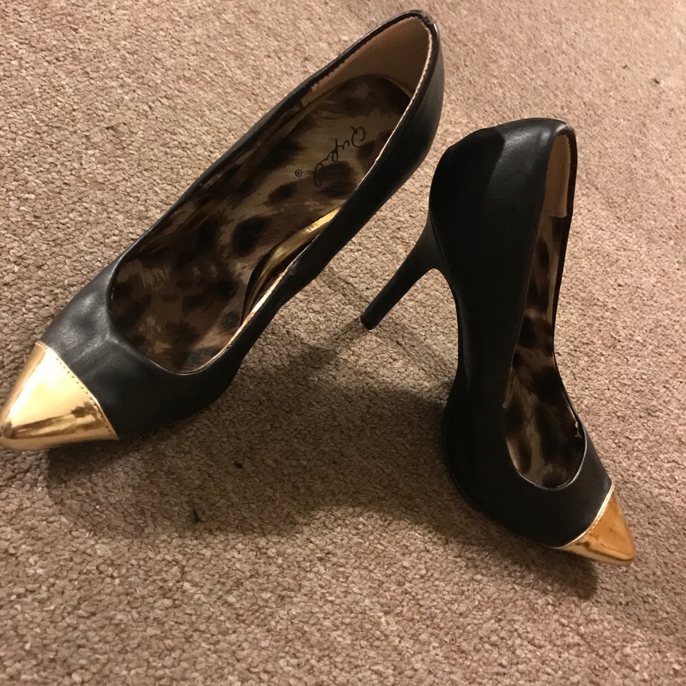 Qupid Black & Gold Heels